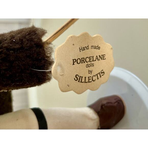 Vintage Sillectis Greek Porcelain Shephard Doll With Tags On A‎ Stand - Picture 3 of 7